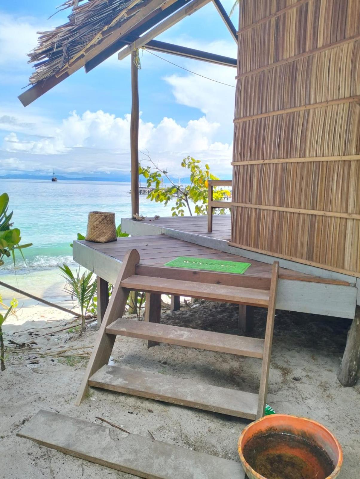 Bruno Raja Ampat Homestay Pulau Mansuar Exterior foto